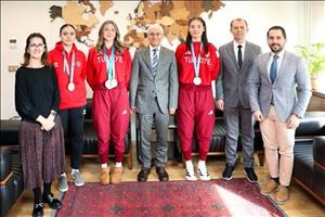 Rektör Prof. Dr. Adnan ÖZCAN, 2025 İslami Dayanışma Oyunlarından Derece ile Dönen Spor Bilimleri Fakültesi Öğrencilerini Makamında Kabul Etti